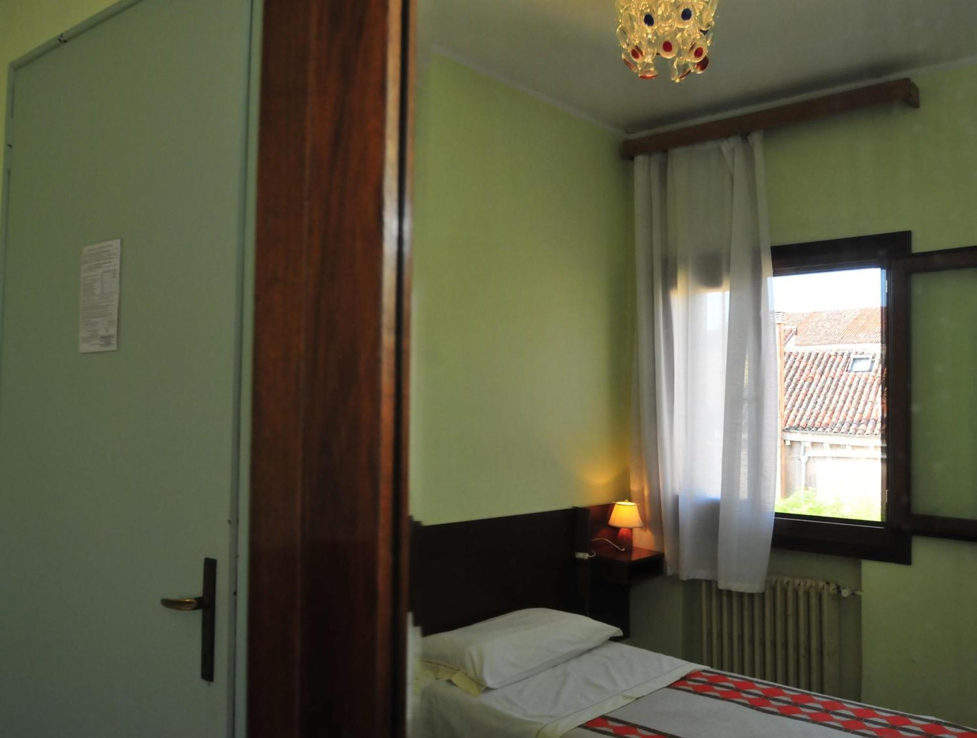 Locanda Sant'Anna Hotel Venice Bilik gambar